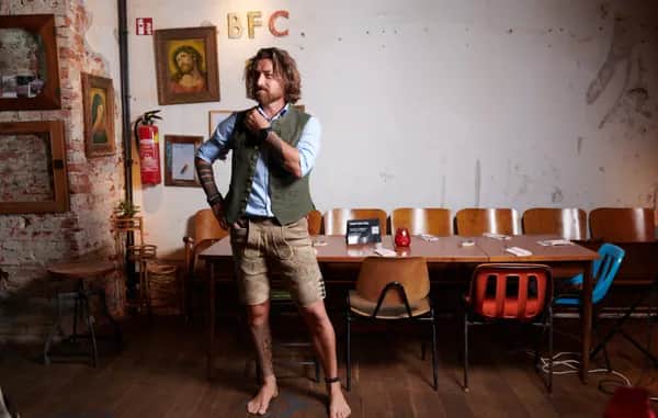 Lederhosen aus Ziegenleder mit Stickereien nach Maß