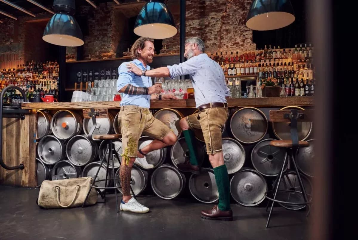 Maßgefertigte Hirschlederhose aus Österreich – Einzigartige Handwerkskunst